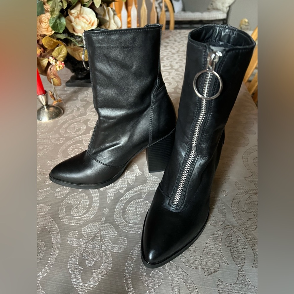 I don't remember the brand of the boots I purchased those in Europe